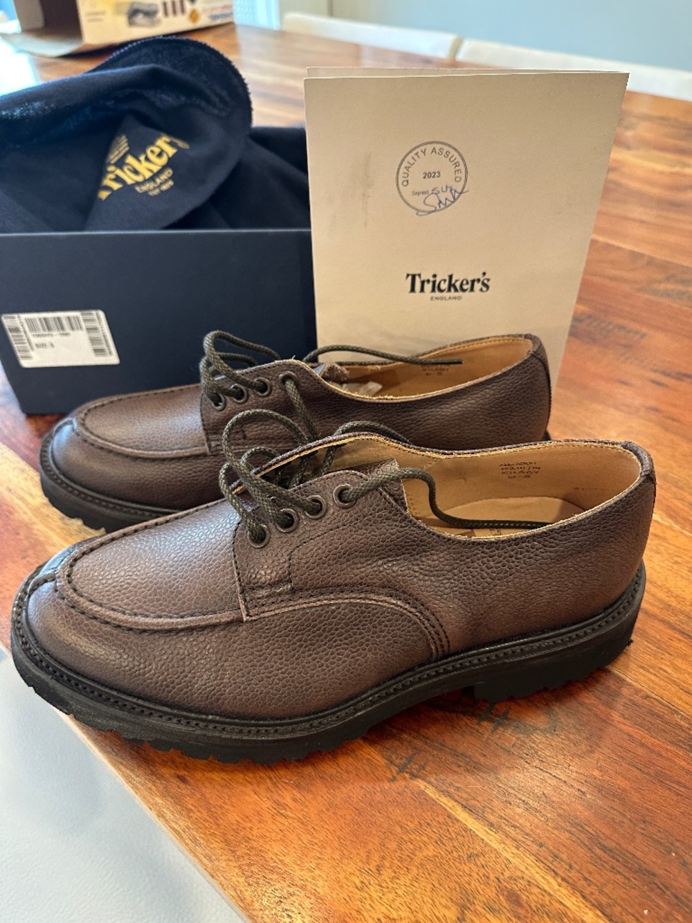 BRAND NEW Tricker’s Men’s Dark Brown Scotch Grain Handsewn Derby (size 6)